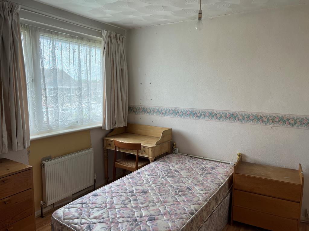 Lot: 58 - THREE-BEDROOM END-TERRACE HOUSE - Rear bedroom of end of terrace house for sale